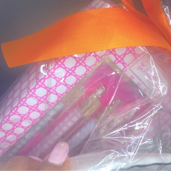 NWT Lilly Pulitzer Bundle Set Leaf Trinket Tray & 4 Pens With Assorted Patterns - Picture 12 of 15